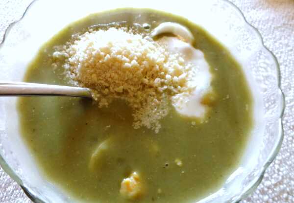 Oswoić szpinak: zupa krem ze szpinaku