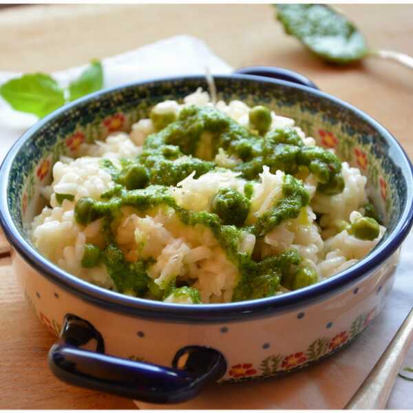 Wiosennie optymistyczne risotto z groszkiem i pesto