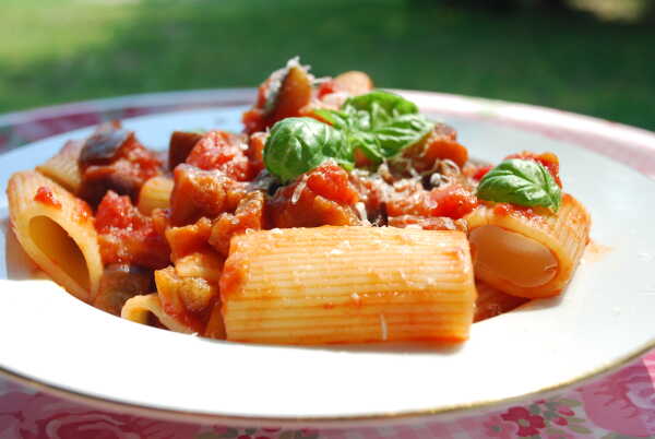 Caponata z rigatoni