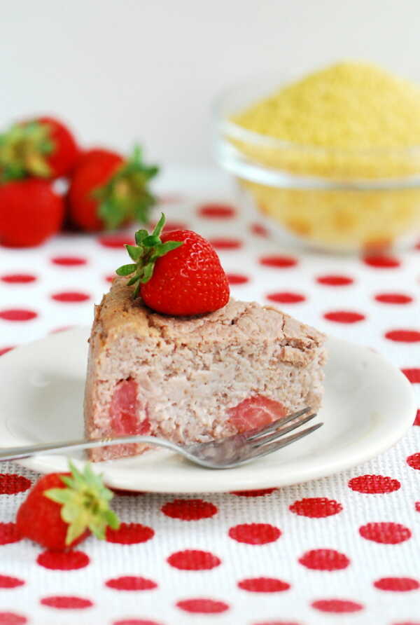 Truskawkowy „sernik” jaglany, badania genetyczne i nietolerancja laktozy / Strawberry millet „cheesecake”