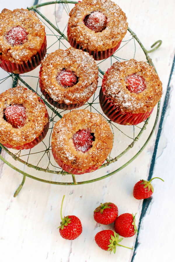 Muffinki wegańskie z truskawkami / Vegan muffins with strawberries