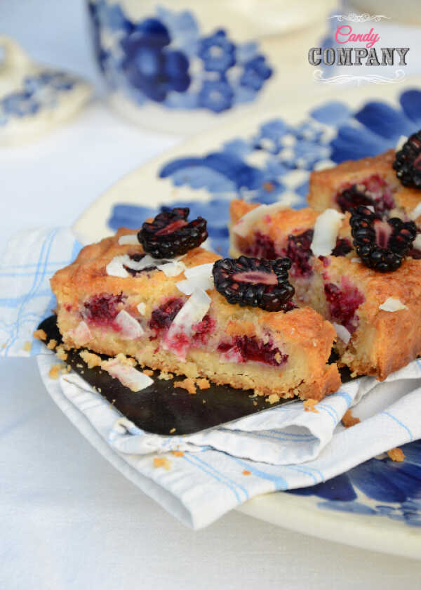 Tarta kokosowa z jeżynami