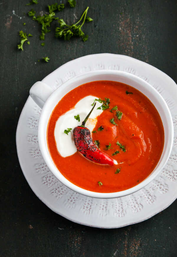 Zupa z ajvarem i pomidorami