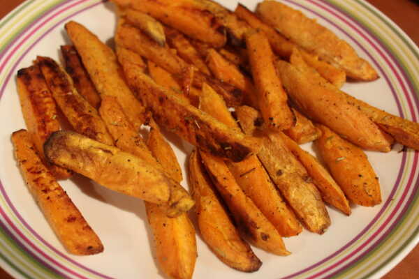 Aromatyczne frytki ze słodkich ziemniaków