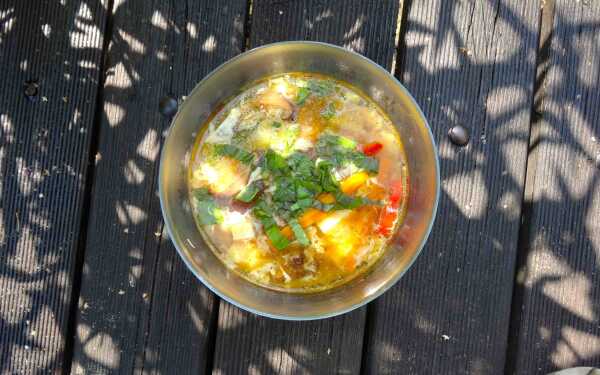 ZUPA SŁODKO-KWAŚNA Z TOFU I GRZYBAMI SHIITAKE