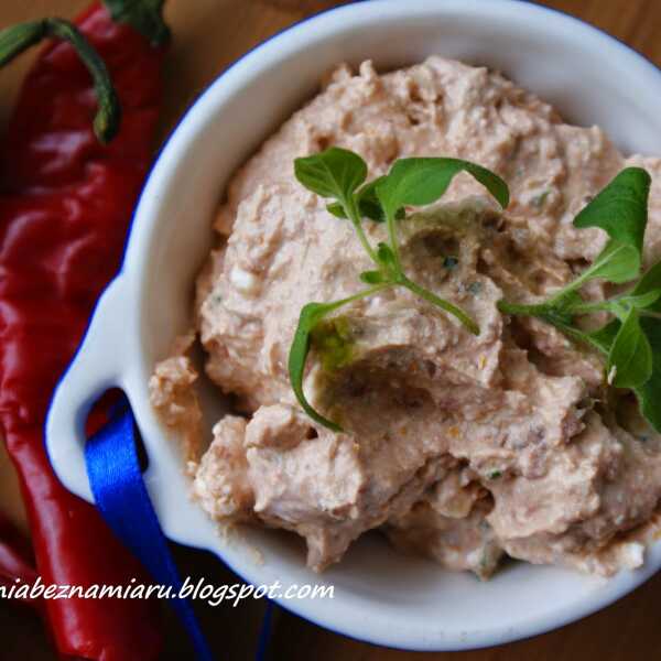 Pikantna pasta z suszonymi pomidorami, bazylią i papryczką chili