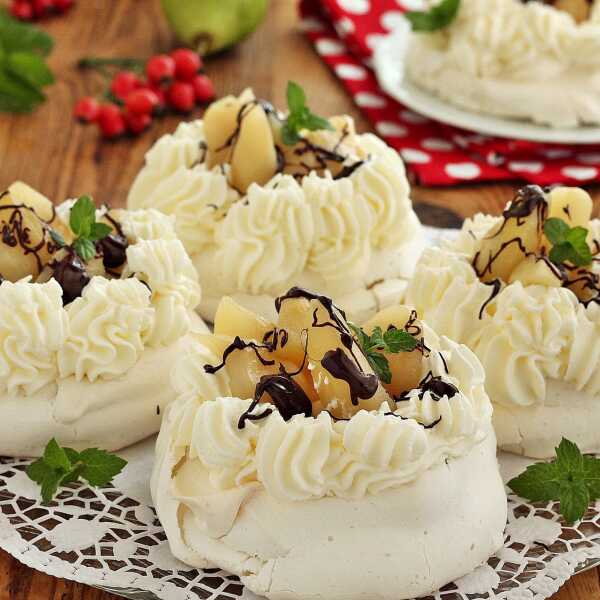  Mini pavlova z gruszkami