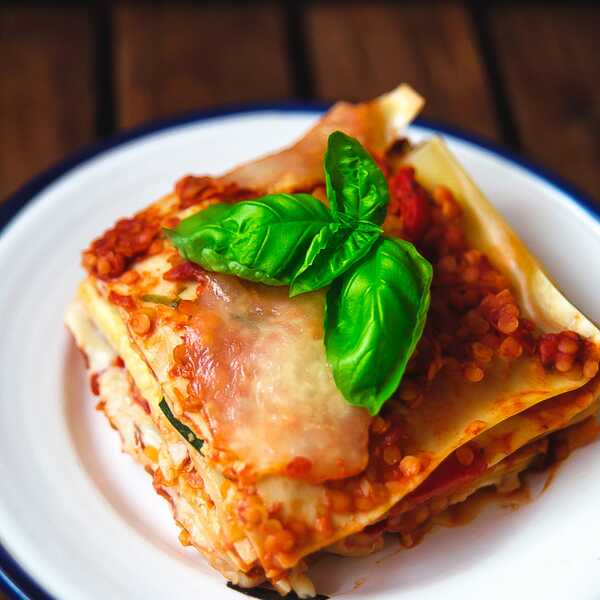 Lasagne z cukinią i soczewicą (bez mięsa)