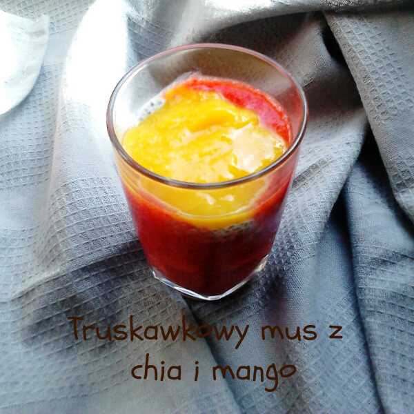 Truskawkowy mus z nasionami chia i mango