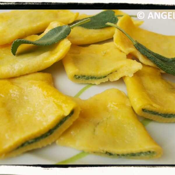 Ravioli z ricottą i szpinakiem - Spinach & Ricotta Ravioli - Ravioli di ricotta e spinaci