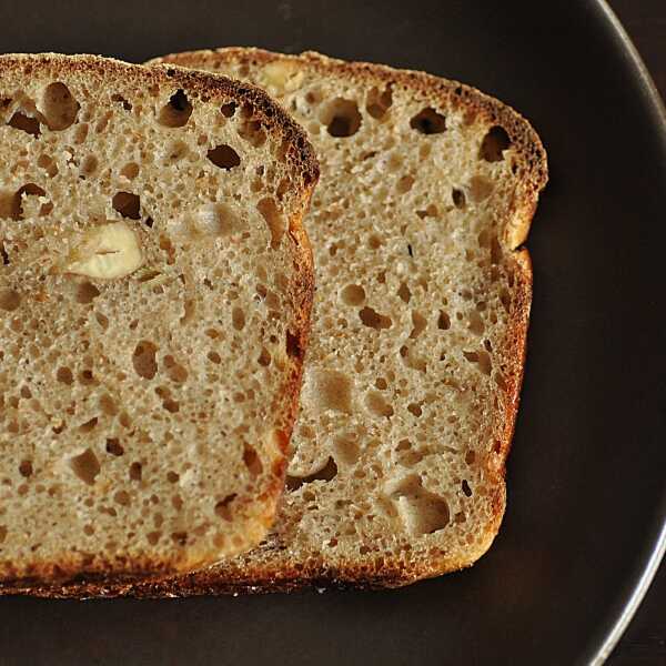 Chleb z lawendą, miodem i orzechami laskowymi -świętujemy Światowy Dzień Chleba wspominając angielski rejon Cotswold.