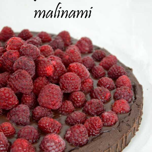 Czekoladowa tarta z malinami i czekoladowym kremem 