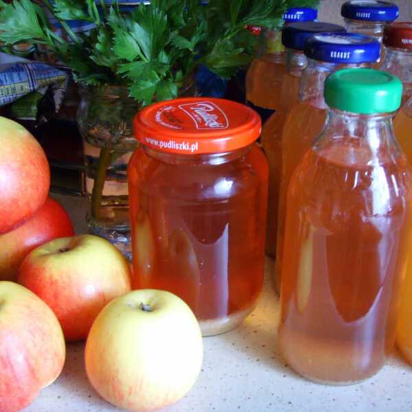 Sok z jabłek na zimę. Domowy sok jabłkowy. Domowe przetwory.