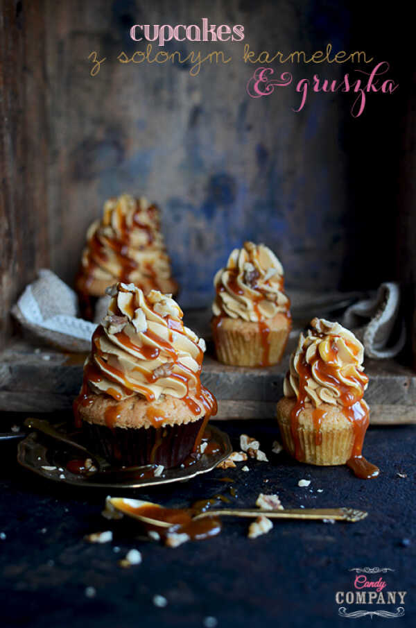 Cupcakes z solonym karmelem i gruszką