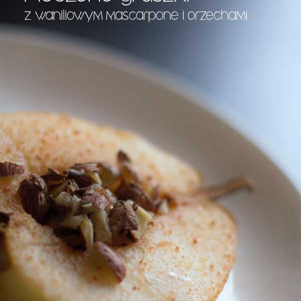 Pieczone gruszki z waniliowym mascarpone i orzechami