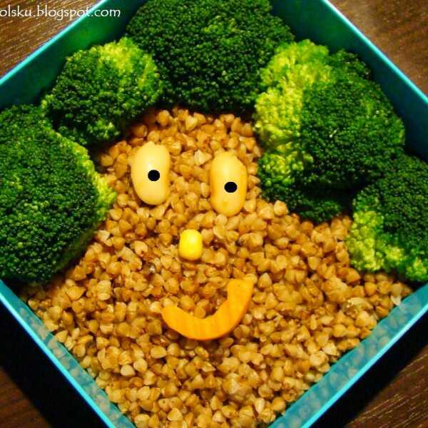 Uśmiech w bento na poniedziałek - kasza gryczana z brokułami