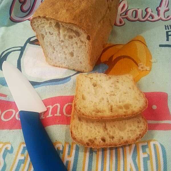 Bezglutenowy chleb biały na wodzie