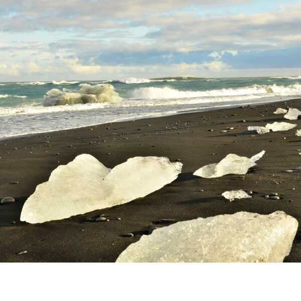 Islandia południowa i zachodnia -lód, czerń i strzelająca woda