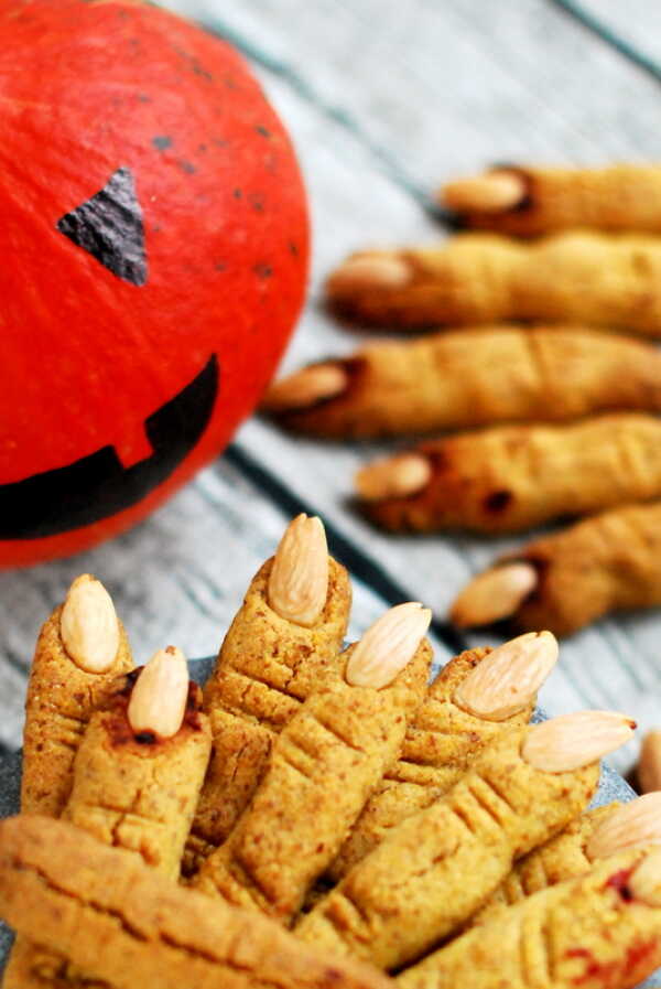 Bezglutenowe wegańskie ciastka „paluchy wiedźmy” / Gluten free & vegan witches’ fingers cookies