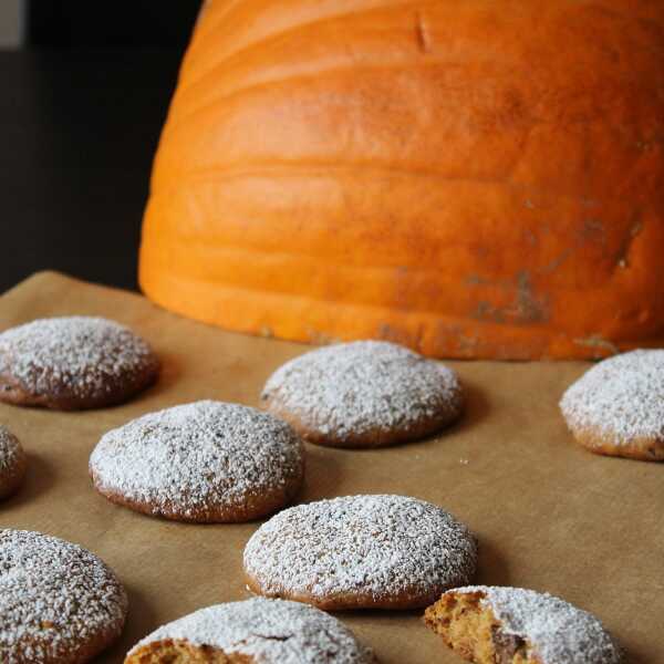 Dyniowe snickerdoodles z czekoladą