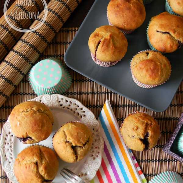 Orkiszowe muffiny z nadzieniem z czarnej porzeczki