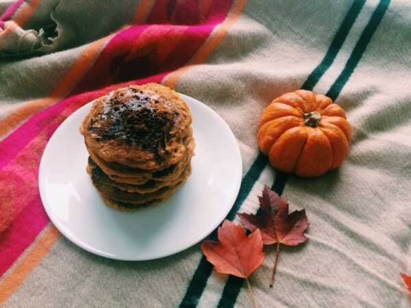 The simplest pumpkin pancakes ever!