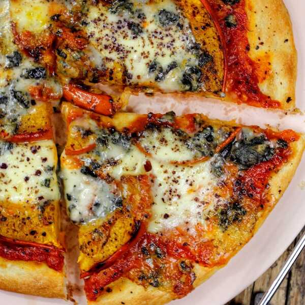 Pizza z dynią i gorgonzolą