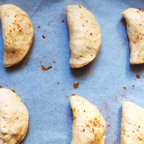 Pierogi z ciasta na pizzę - mini calzone