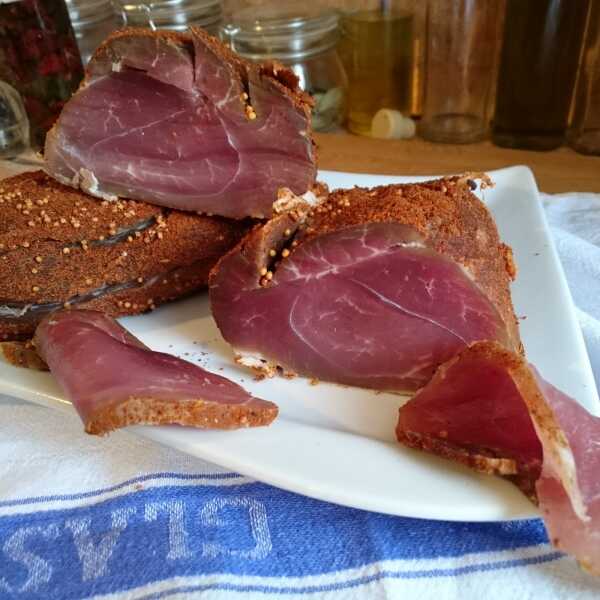 Domowa szynka z pończochy