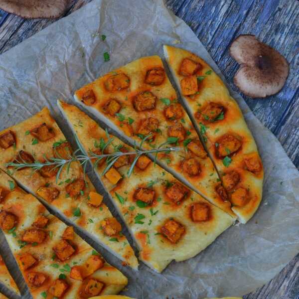 FOCACCIA Z DYNIĄ I PAPRYKĄ WĘDZONĄ