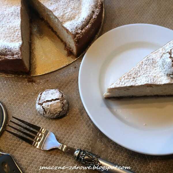 SERNIK MIGDAŁOWY, NA BEZGLUTENOWYM SPODZIE Z CIASTECZEK AMARETTI