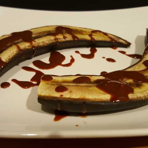 Pieczone banany z czekoladą