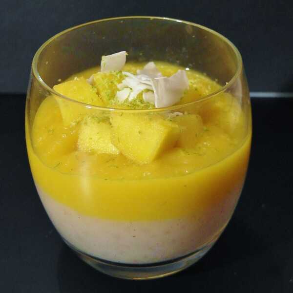 Kokosowy deser z tapioki z mango