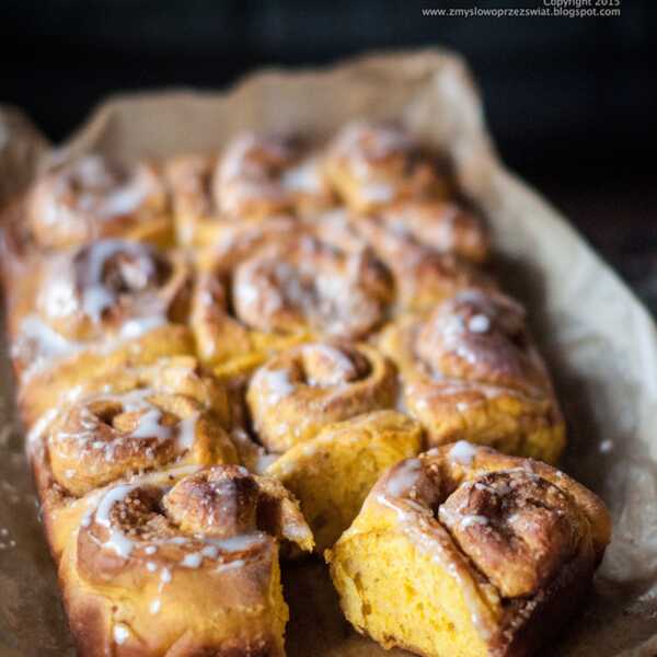 Bułeczki drożdżowe z dynią i cynamonem (Buns with pumpkin and cinnamon)