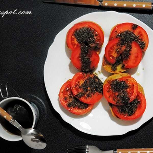 Grzanki z pomidorem i masłem / Toast with tomato and butter