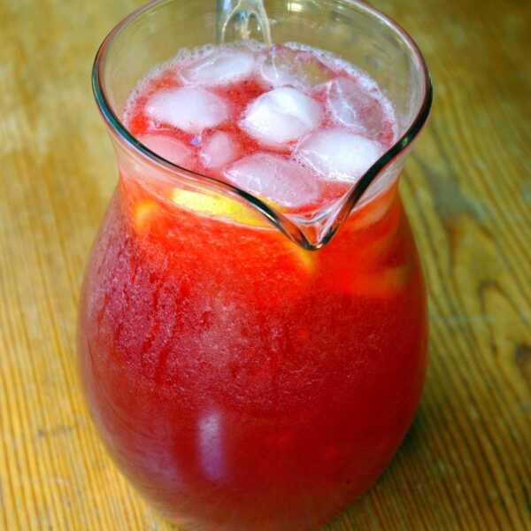 Strawberry lemonade