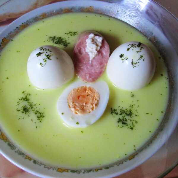 Serowa zupa Wielkanocna z chrzanem, jajkiem i kiełbasą