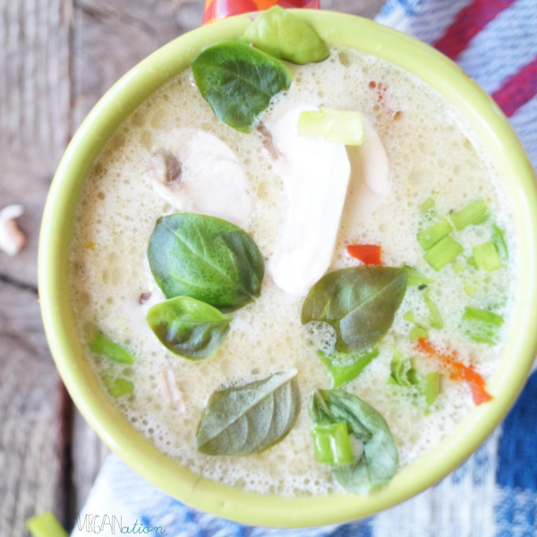 ZUPA PIECZARKOWA Z ZIELONĄ PASTĄ CURRY 