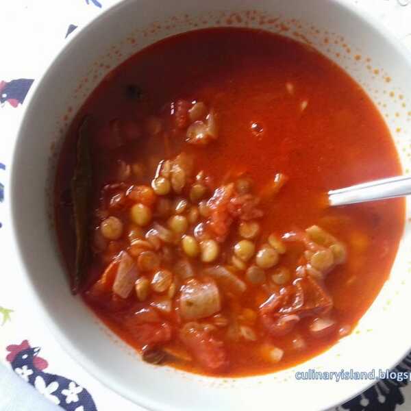 Dietetyczna zupa: czerwona zupa z zielonej soczewicy