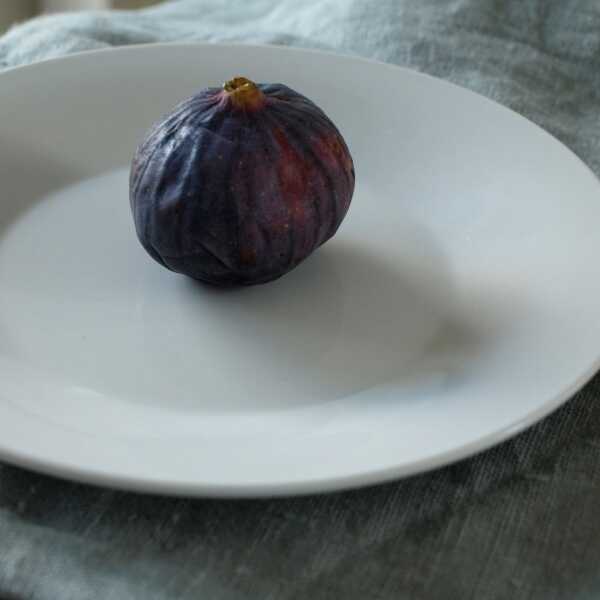 Makaron soba z karmelizowaną figą i jarmużem...