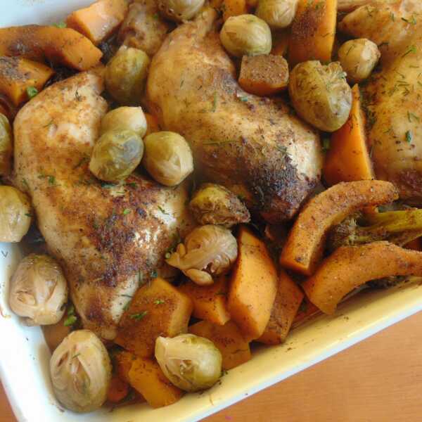 Udka kurczaka pieczone z warzywami.