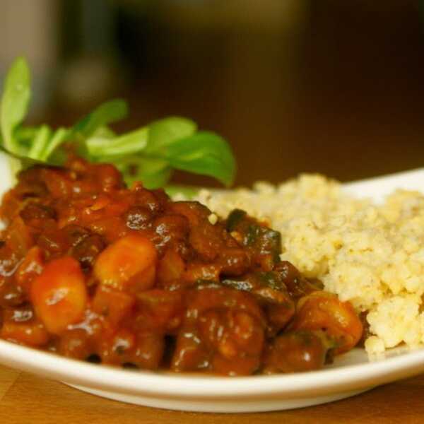 Wegańskie curry z bakłażana, fasolki adzuki i ciecierzycy