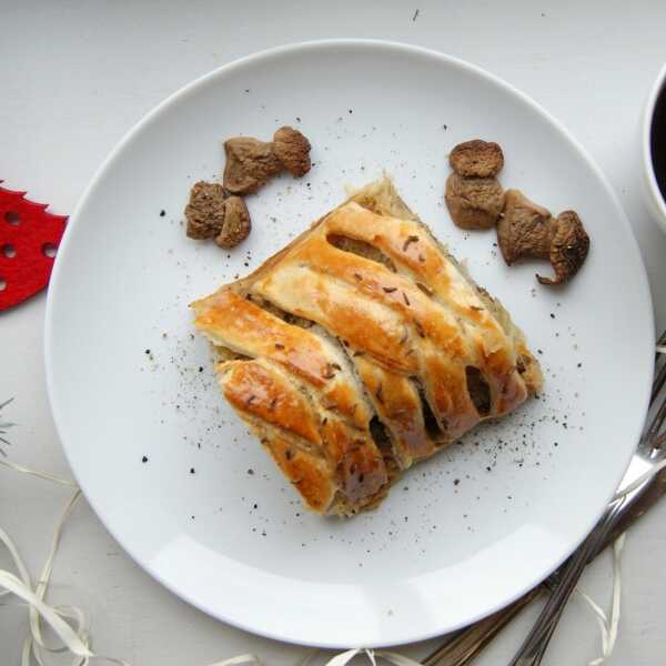 Kulebiak z kapustą i grzybami w cieście francuskim