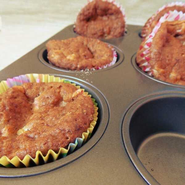 Wegańskie muffiny z rabarbarem
