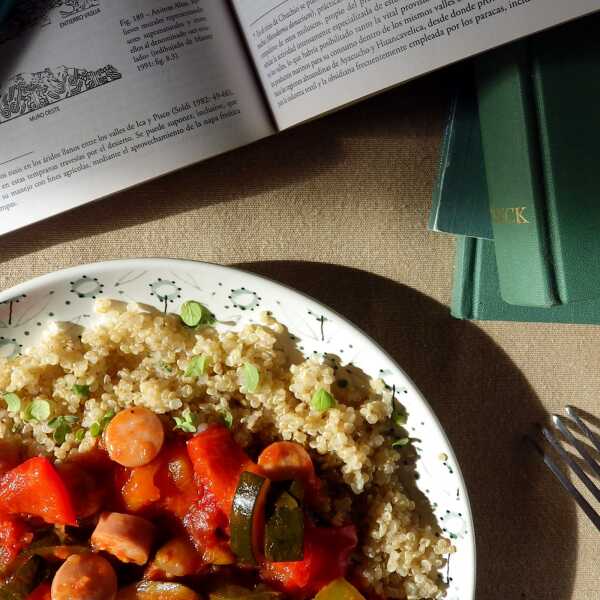 Quinoa + leczo z cukinią i bezglutenowymi parówkami