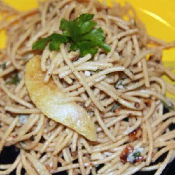 Orzechowo-szałwiowe Spaghetti z Gruszką i Gorgonzolą