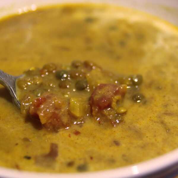 Indyjska (wegańska) zupa z czerwonej soczewicy