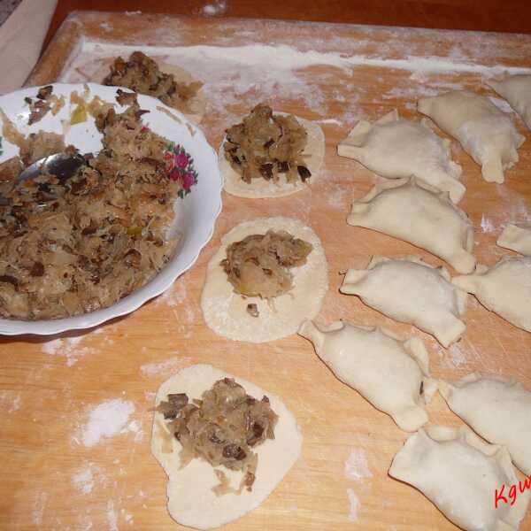 Pierogi z kapustą i grzybami 