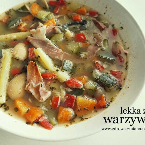Lekka zupa warzywna z pieczarkami, czyli jak wrócić do siebie po Świętach