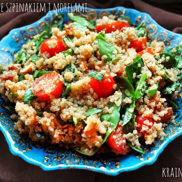 Quinoa ze szpinakiem i morelami